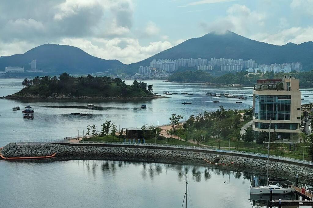 The Castle Ocean Marina Double Suite Yeosu Esterno foto