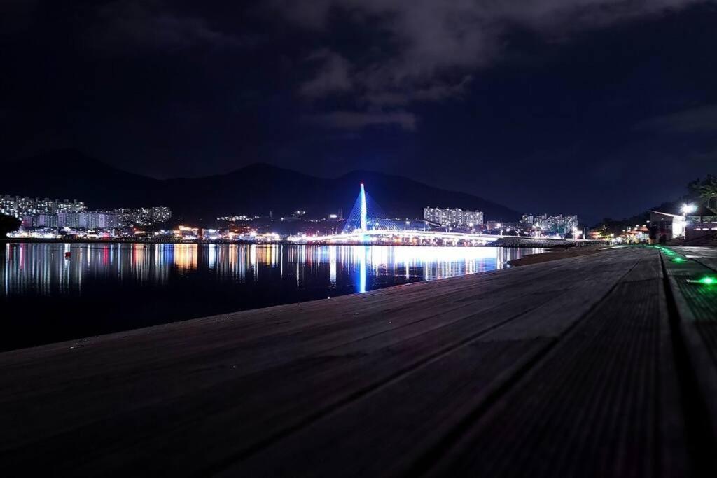 The Castle Ocean Marina Double Suite Yeosu Esterno foto