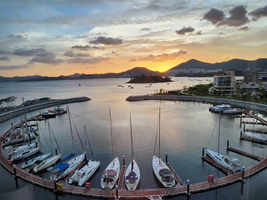 The Castle Ocean Marina Double Suite Yeosu Esterno foto